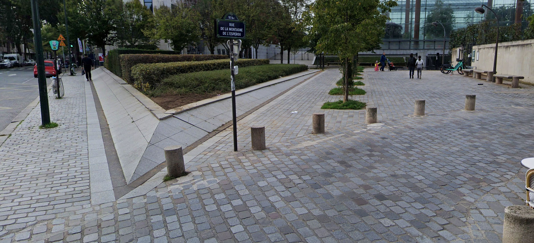 Square Caroline Aigle Spot Street Paris Skate Spot 3/5
