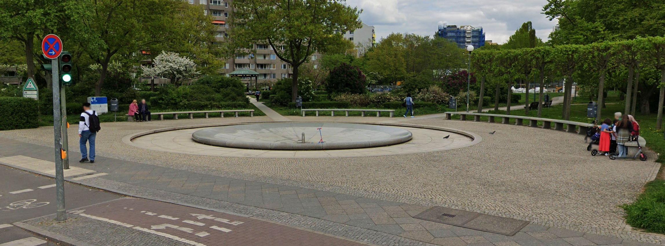 Lipschitzallee Spot Street Berlin Skate Spot 2/5