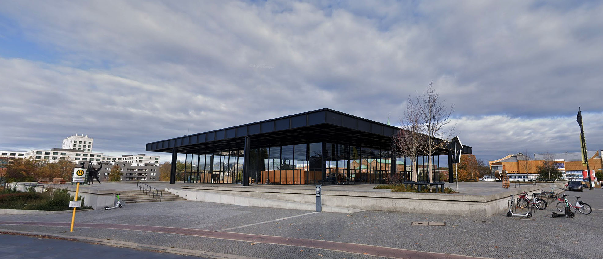 Neue Nationalgalerie Spot Street Berlin Skate Spot 4/5