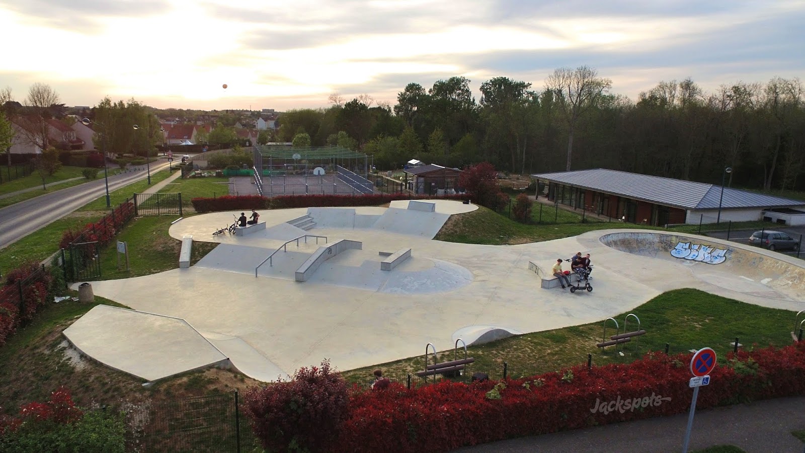 École Tabarly Skatepark Magny le Hongre Skate Spot 3/5