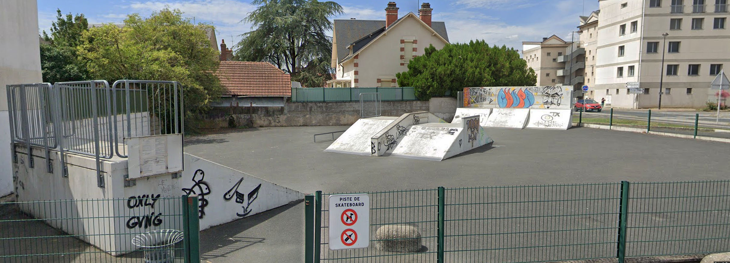 Pont Molière Skatepark Vierzon Skate Spot 2/5