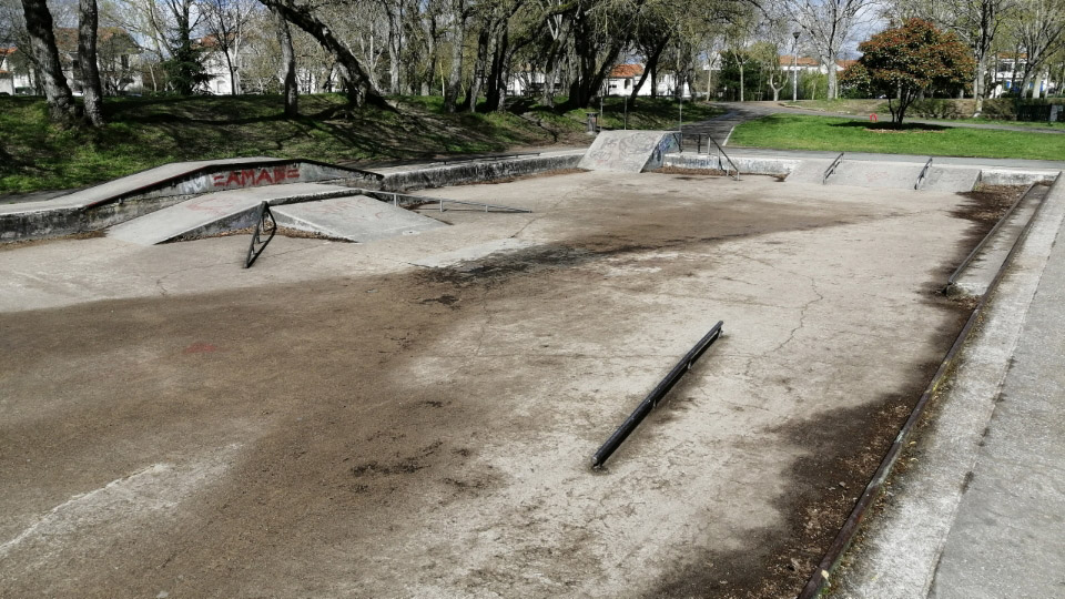 Parc Charruyer Skatepark La Rochelle Skate Spot 1/5