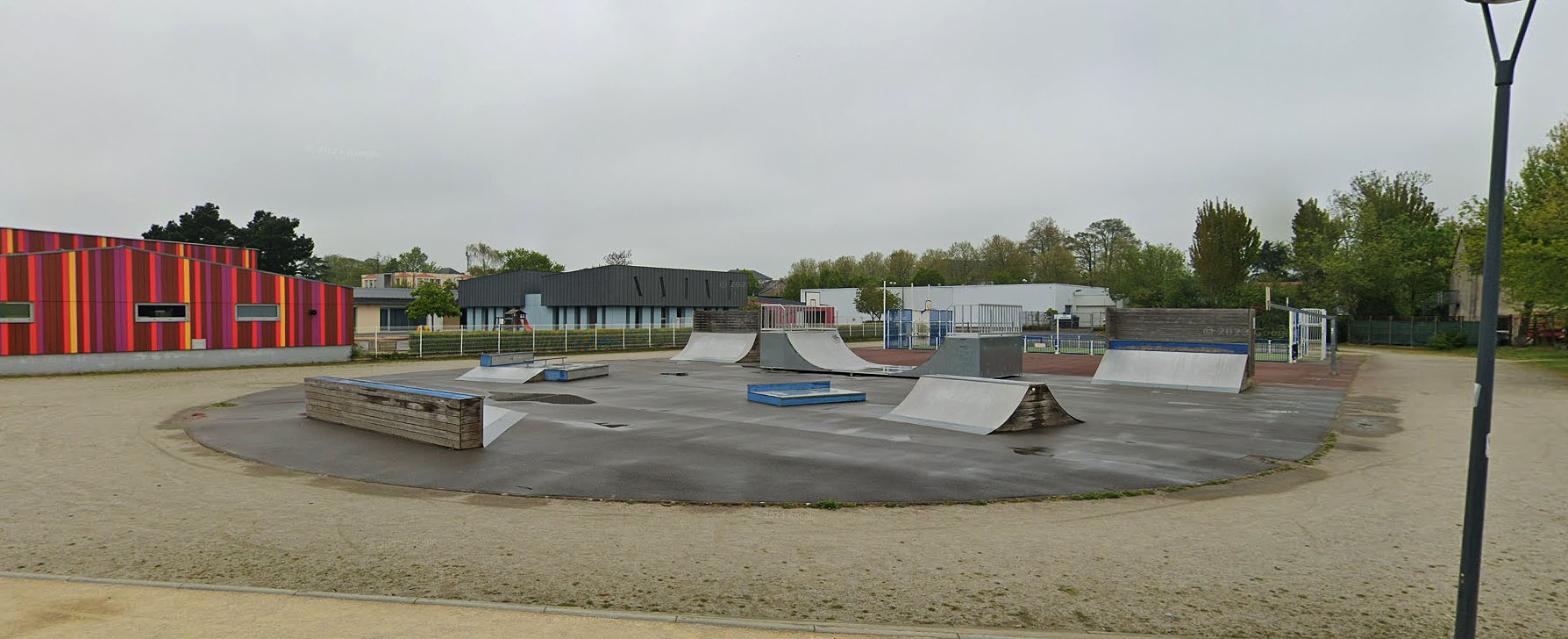 Plan d' eau Skatepark Nort sur Erdre Skate Spot 2/5