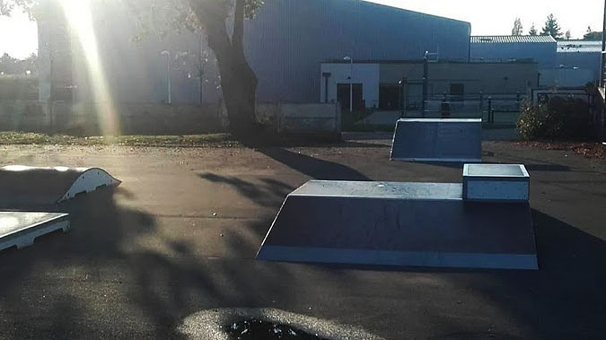 Maison des Sports Skatepark Bonchamp lès Laval Skate Spot 1/5