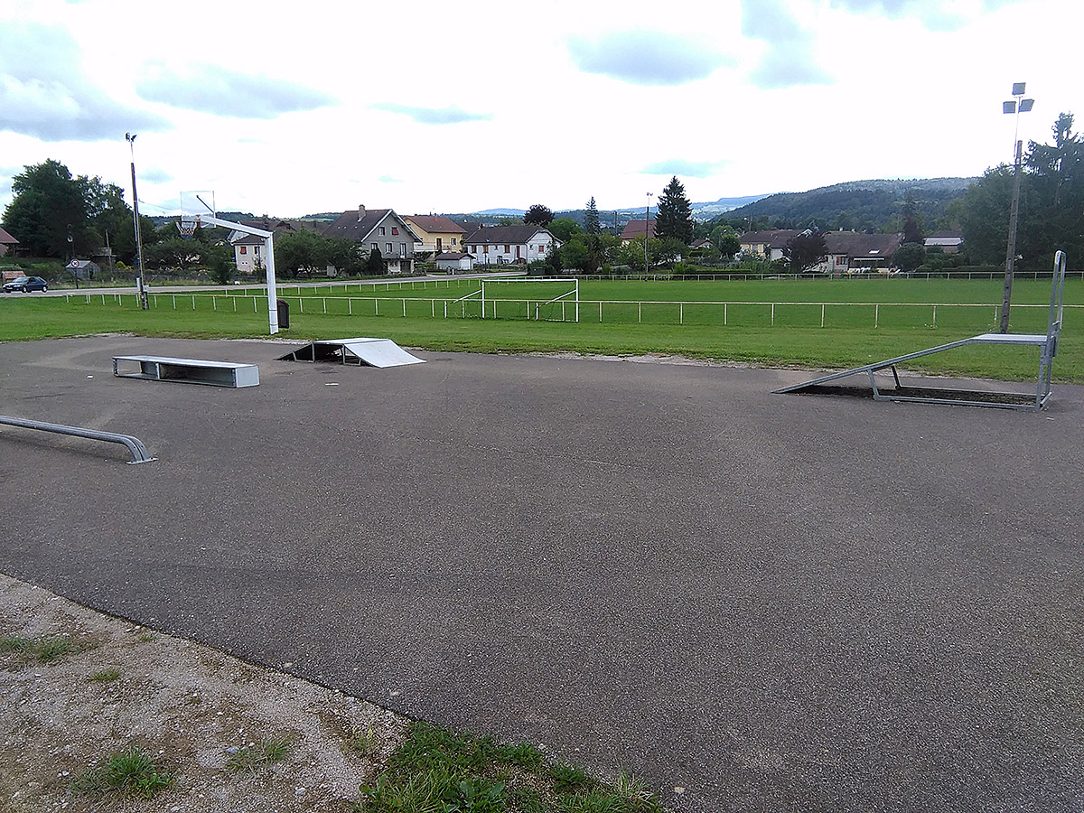 Clairvalien Skatepark Clairvaux les Lacs Skate Spot 1/5