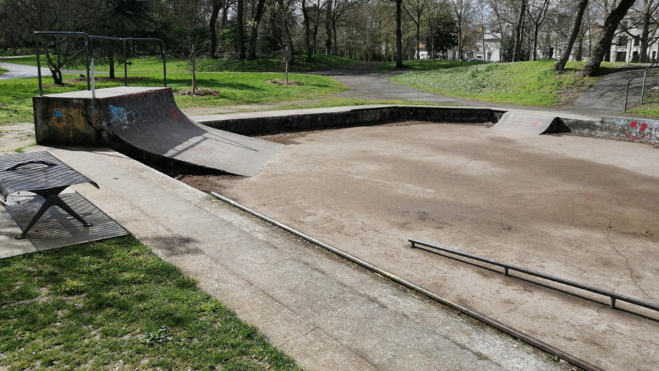 Parc Charruyer Skatepark La Rochelle Skate Spot 1/5