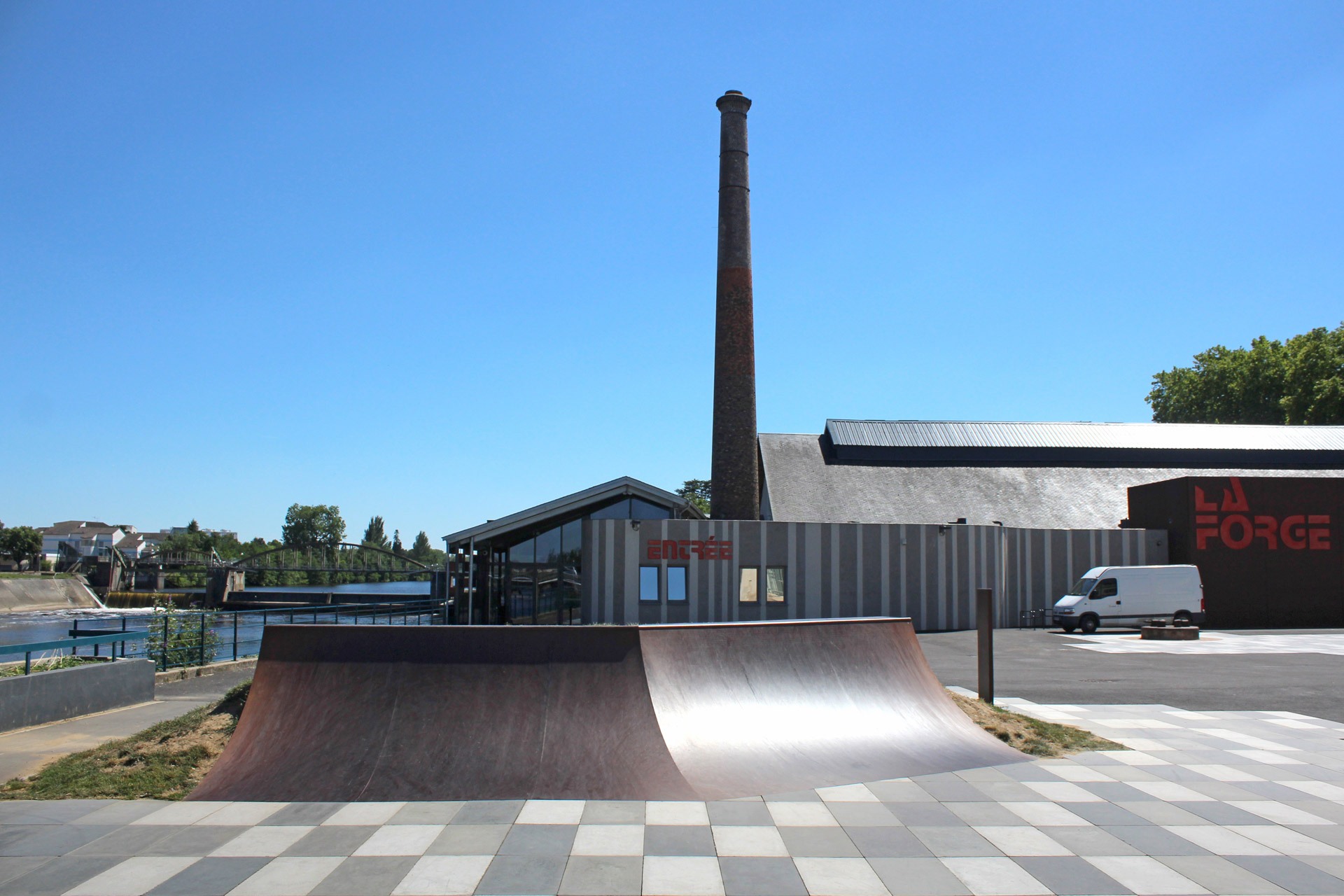 La Manu Skatepark Châtellerault Skate Spot 5/5