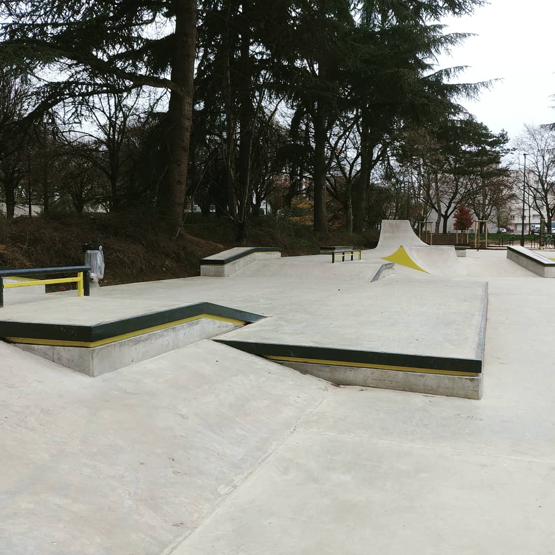 Plaine des Sports Skatepark Dijon Skate Spot 4/5