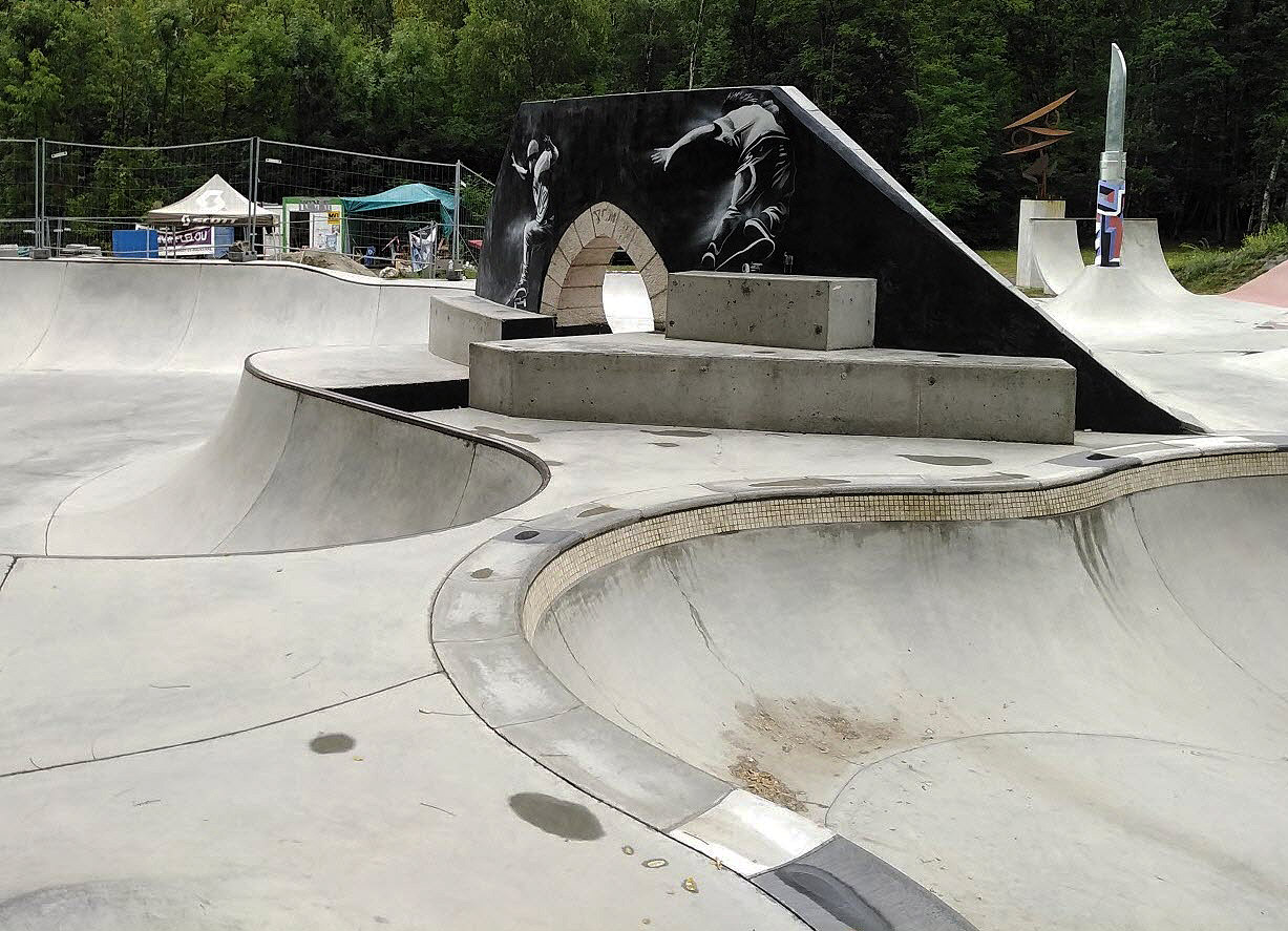 Le Versus Do It Yourself Saint-Jean-de-Maurienne Skate Spot 5/5