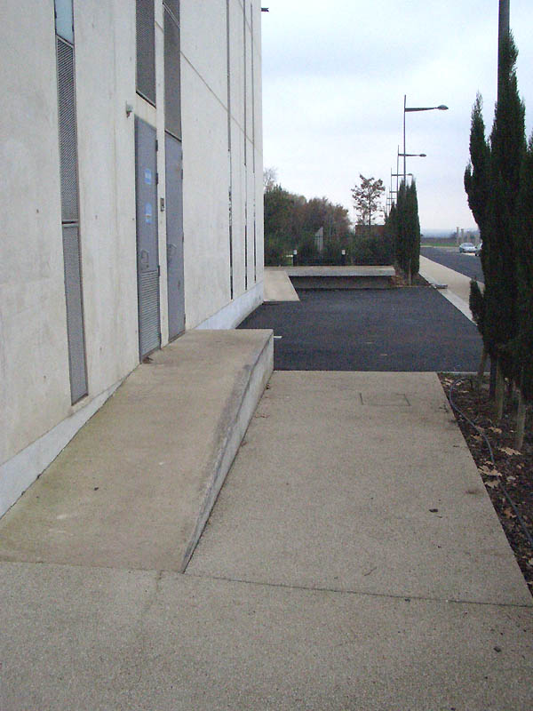 La Cigalière Spot Street Sérignan Skate Spot 3/5