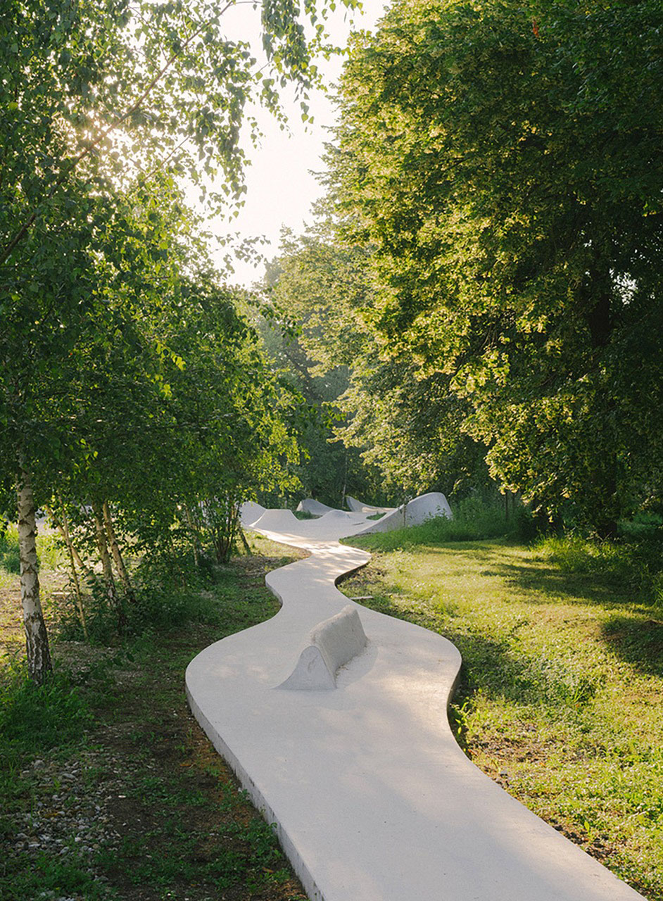 Galleria Continua Art Boissy le Châtel Skate Spot 5/5
