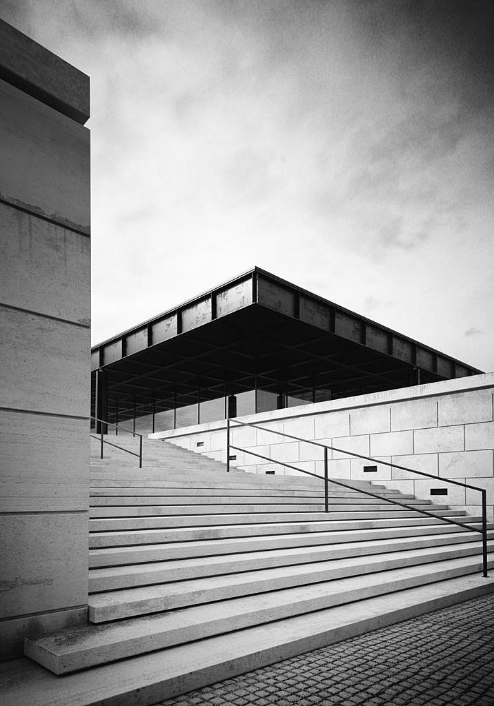 Neue Nationalgalerie Spot Street Berlin Skate Spot 4/5