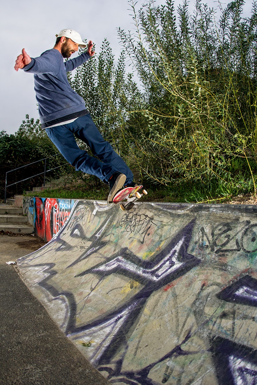 Dog Shit Spot Do It Yourself Berlin Skate Spot 4/5
