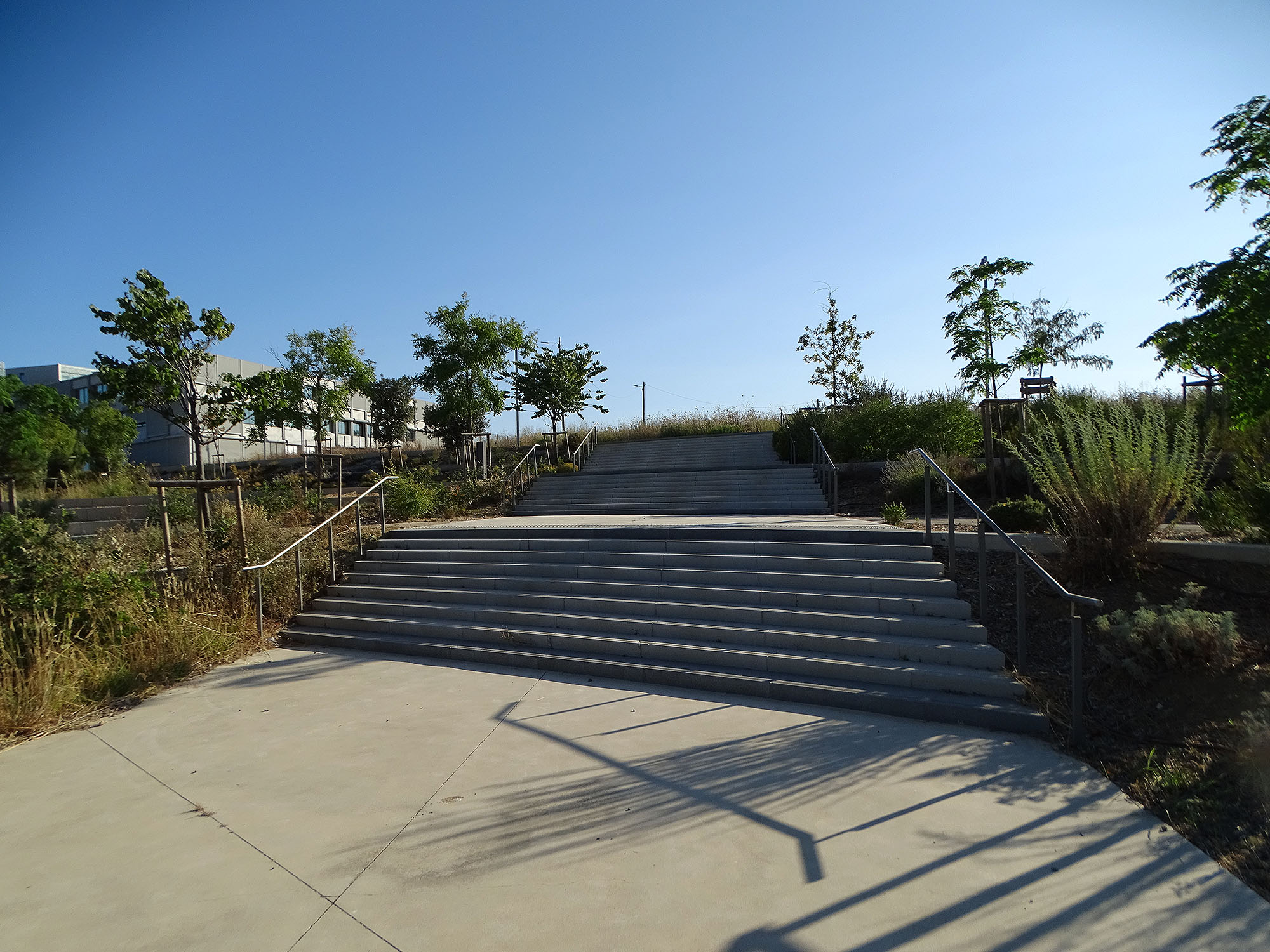 Parc de la Mogère Spot Street Montpellier Skate Spot 4/5