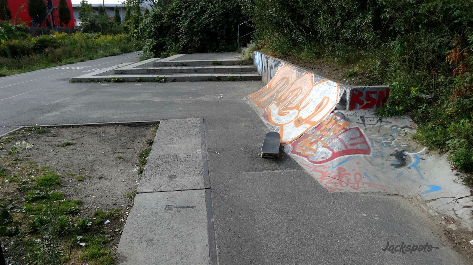 Dog Shit Spot Do It Yourself Berlin Skate Spot 4/5