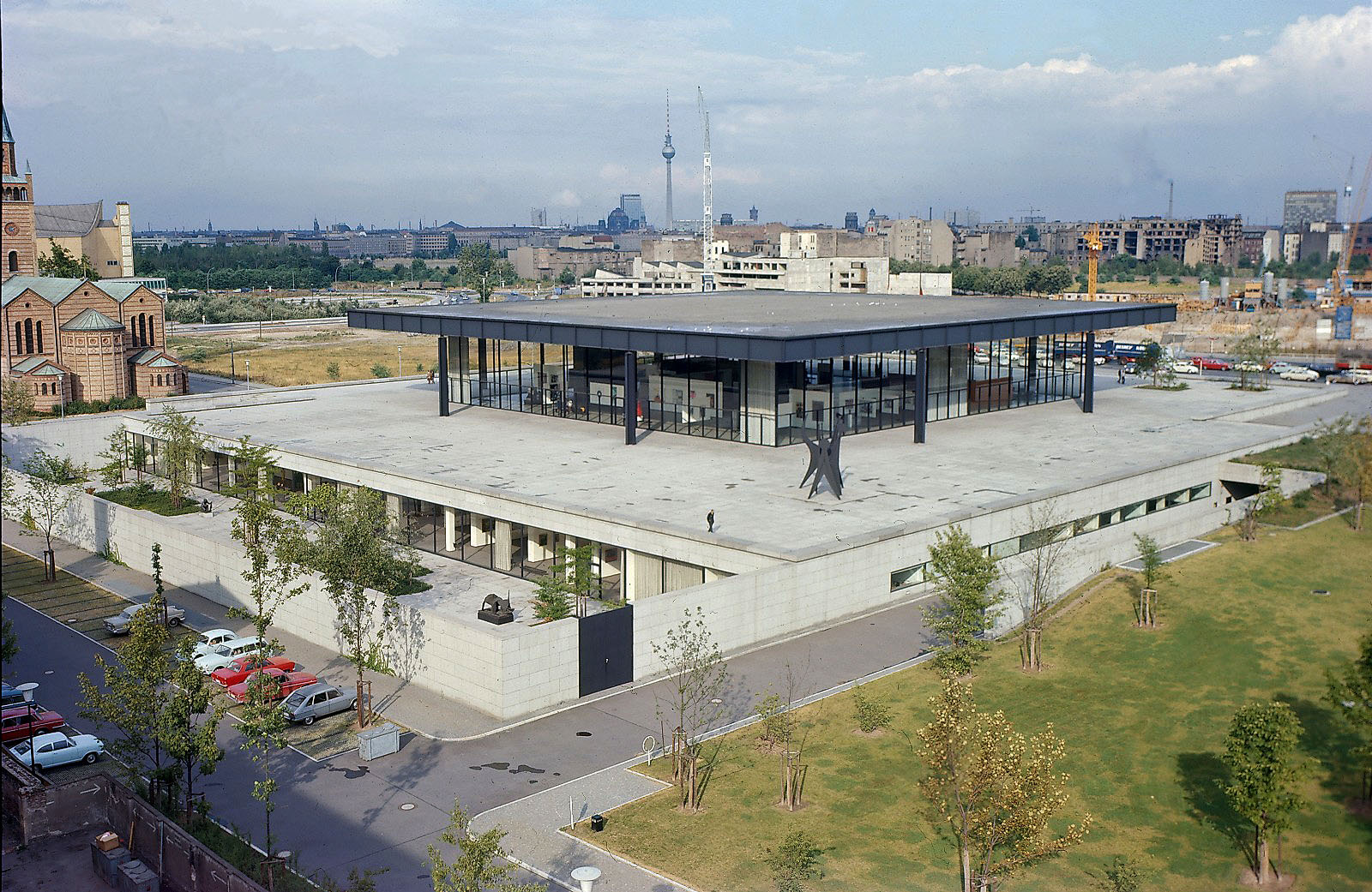 Neue Nationalgalerie Spot Street Berlin Skate Spot 4/5