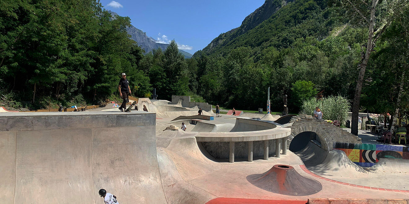 Le Versus Do It Yourself Saint-Jean-de-Maurienne Skate Spot 5/5