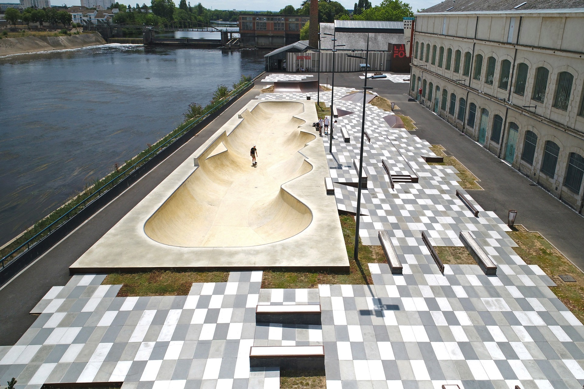 La Manu Skatepark Châtellerault Skate Spot 5/5