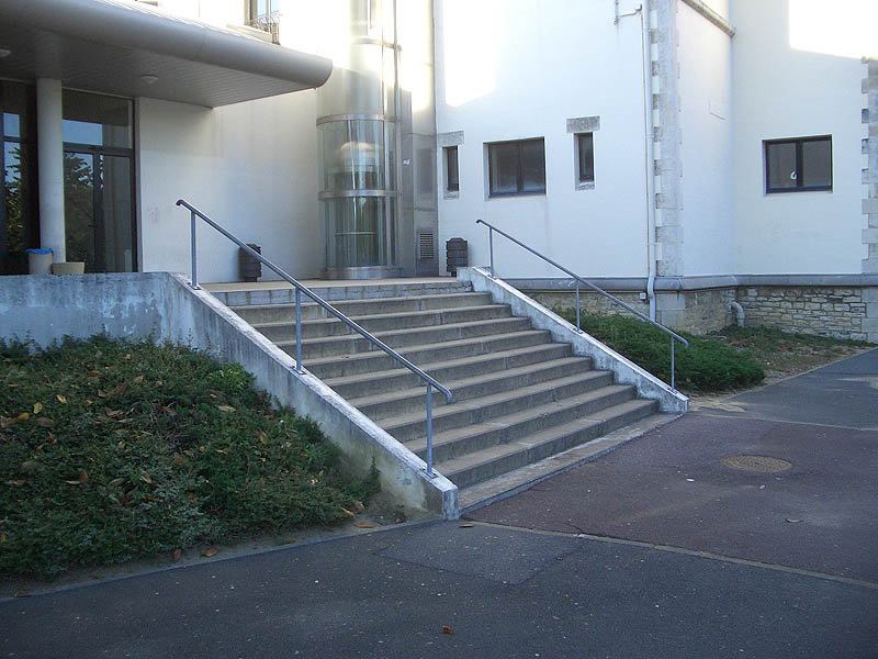 IUT Spot Street Bayonne Skate Spot 4/5