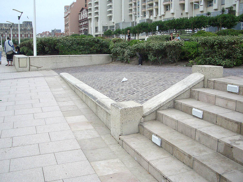 La Grande Plage Spot Street Biarritz Skate Spot 3/5