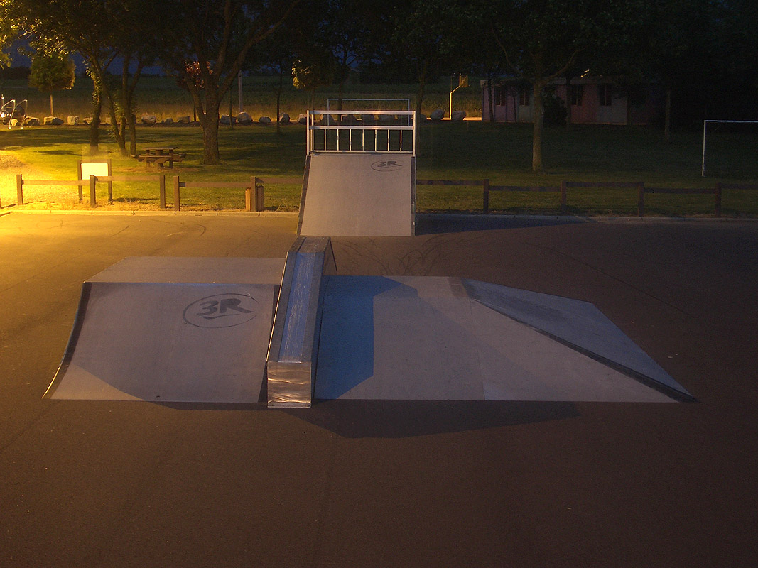 La Chapelle Basse Mer Skatepark Divatte sur Loire Skate Spot 3/5