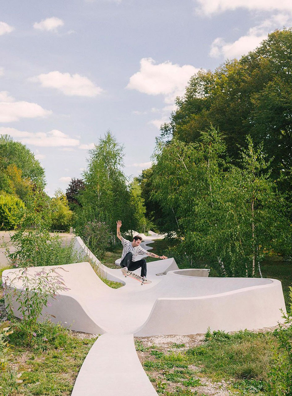 Galleria Continua Art Boissy le Châtel Skate Spot 5/5