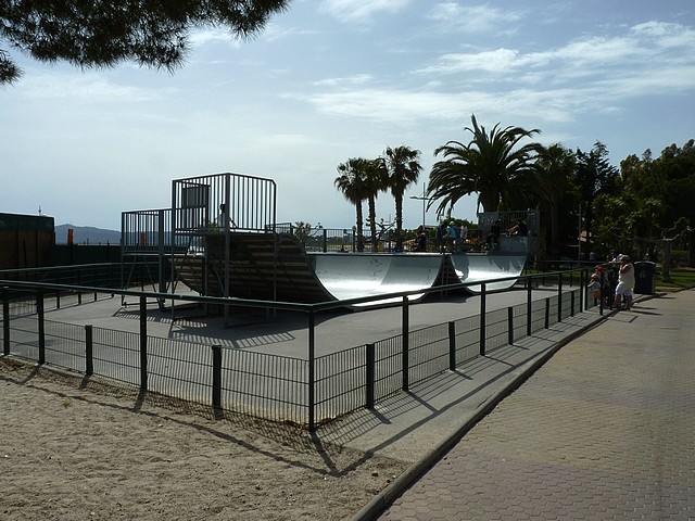 Plage du Mourillon Bowl Toulon Skate Spot 2/5