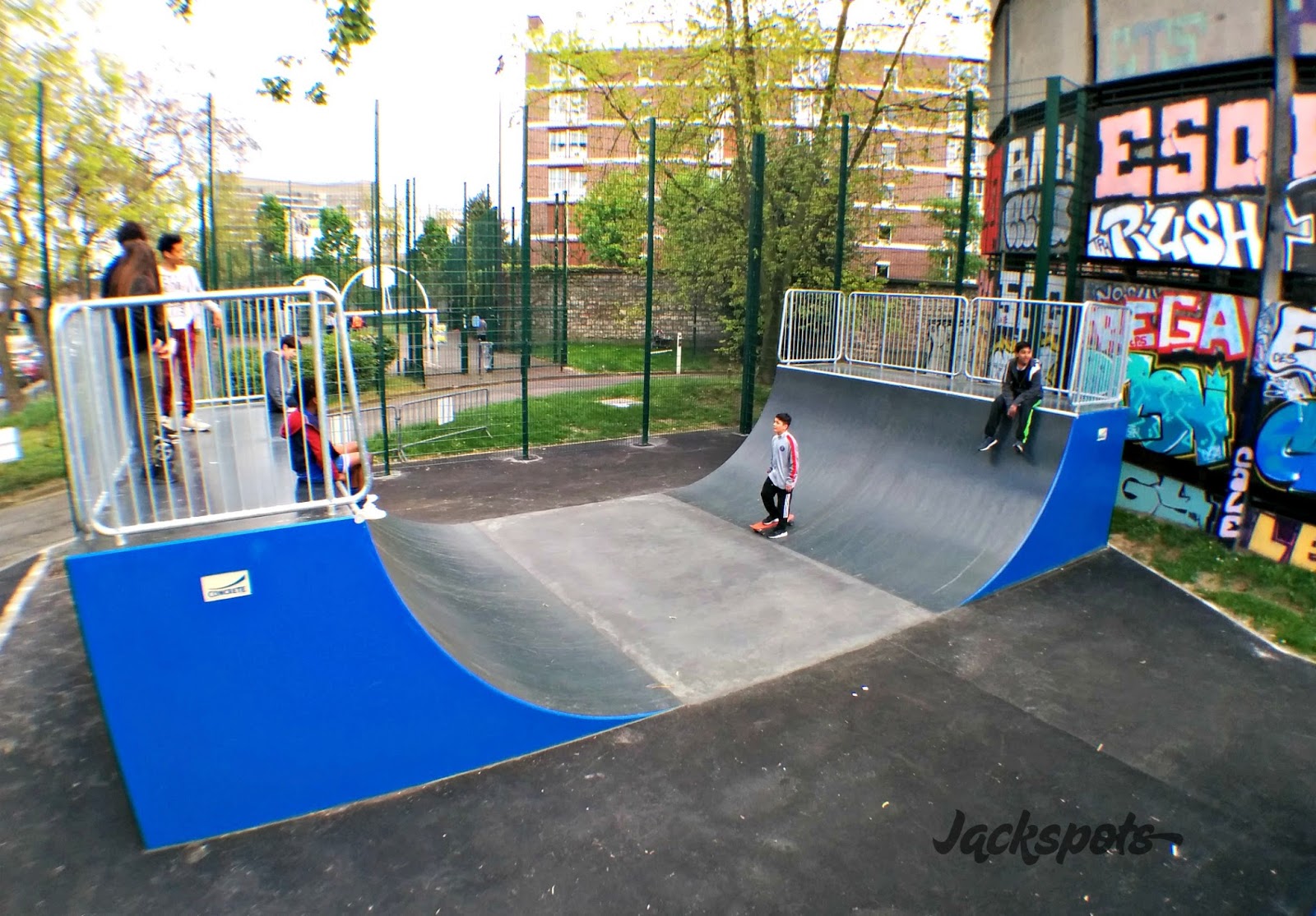 Porte de Vanves Skatepark Vanves Skate Spot 2/5