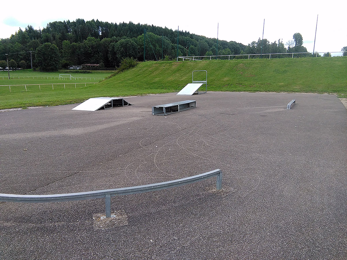 Clairvalien Skatepark Clairvaux les Lacs Skate Spot 1/5