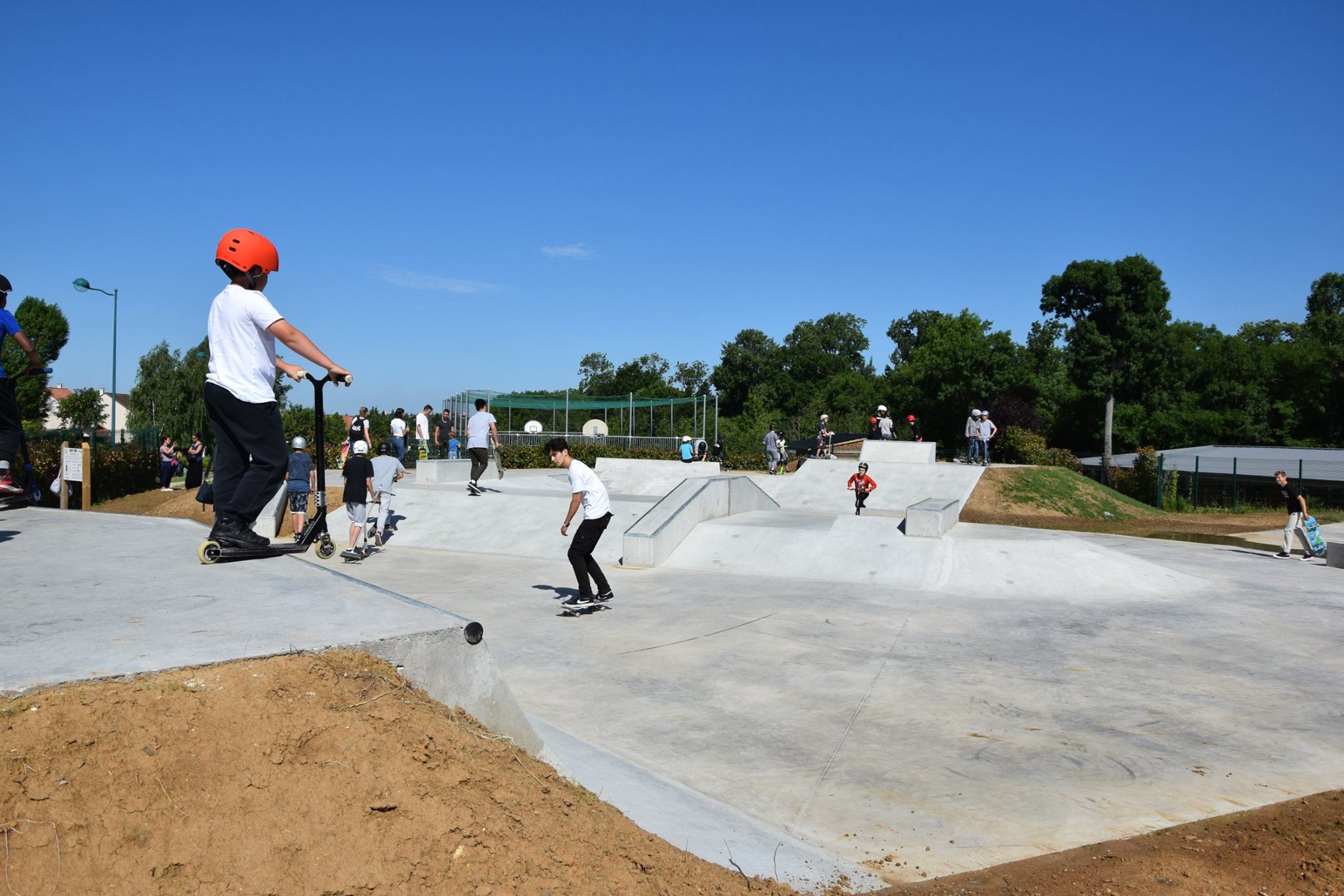 École Tabarly Skatepark Magny le Hongre Skate Spot 3/5