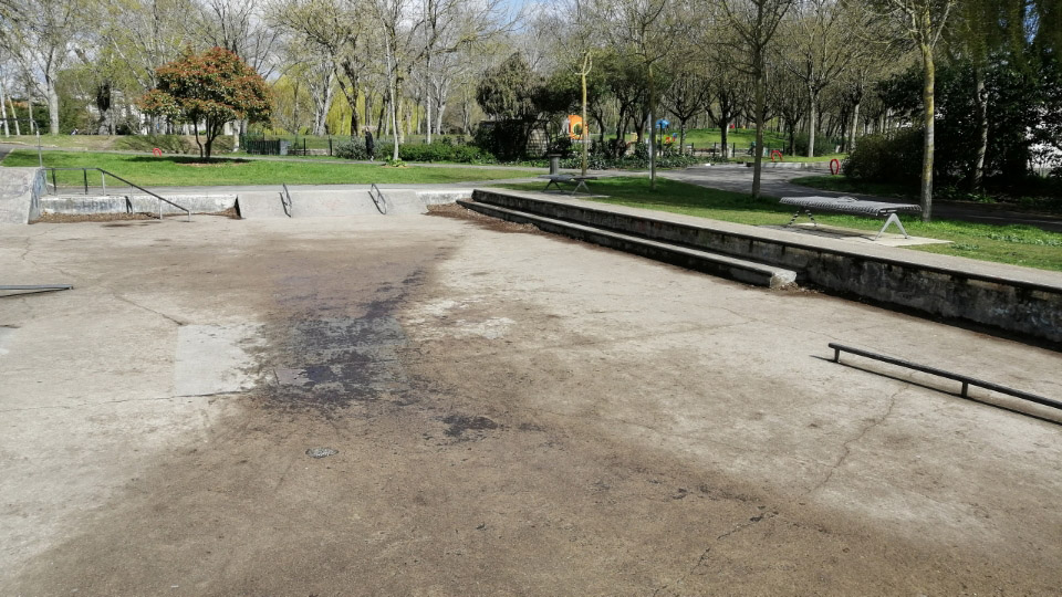 Parc Charruyer Skatepark La Rochelle Skate Spot 1/5