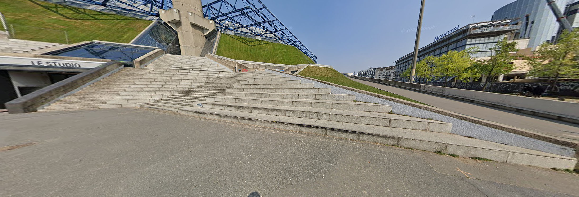Bercy Fontaine Spot Street Paris Skate Spot 4/5