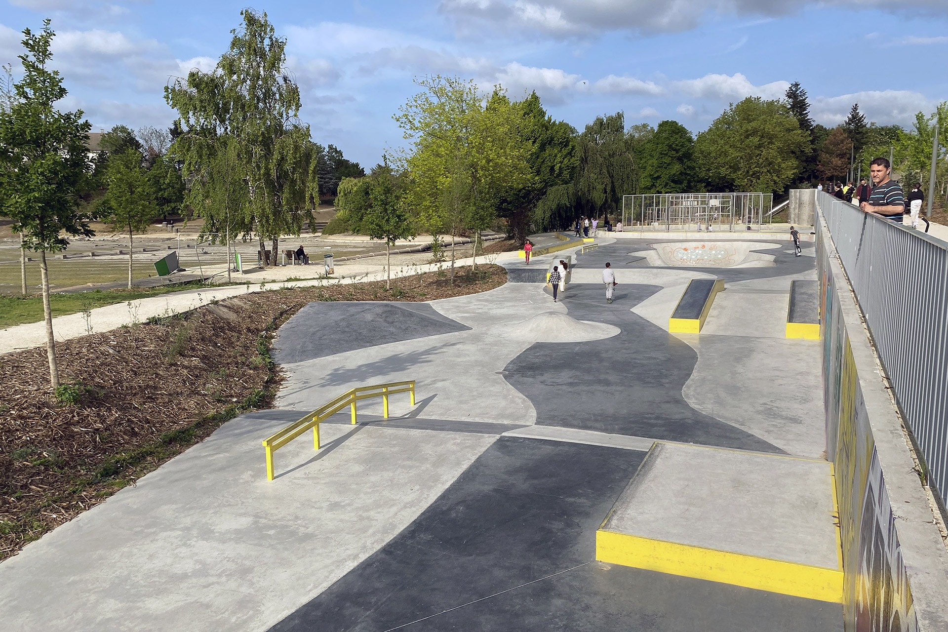 Mont d' Est Skatepark Noisy le Grand Skate Spot 4/5