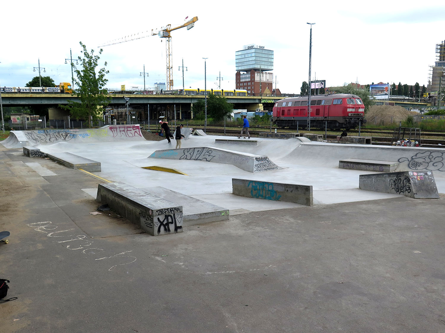 Dog Shit Spot Do It Yourself Berlin Skate Spot 4/5