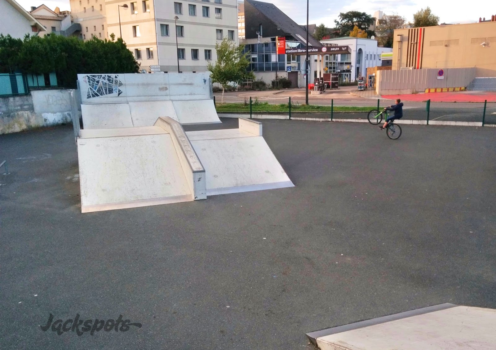 Pont Molière Skatepark Vierzon Skate Spot 2/5