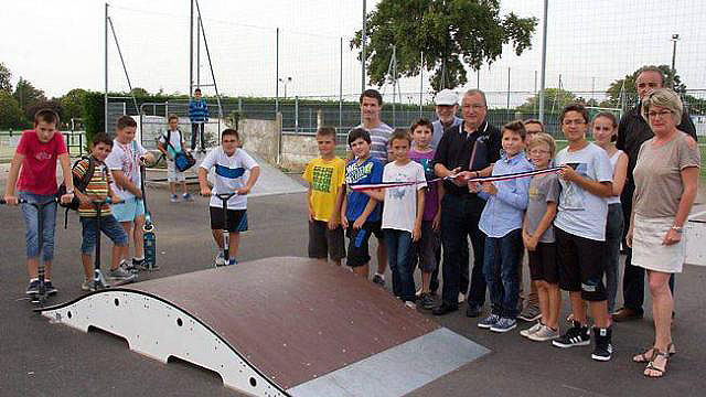 Maison des Sports Skatepark Bonchamp lès Laval Skate Spot 1/5
