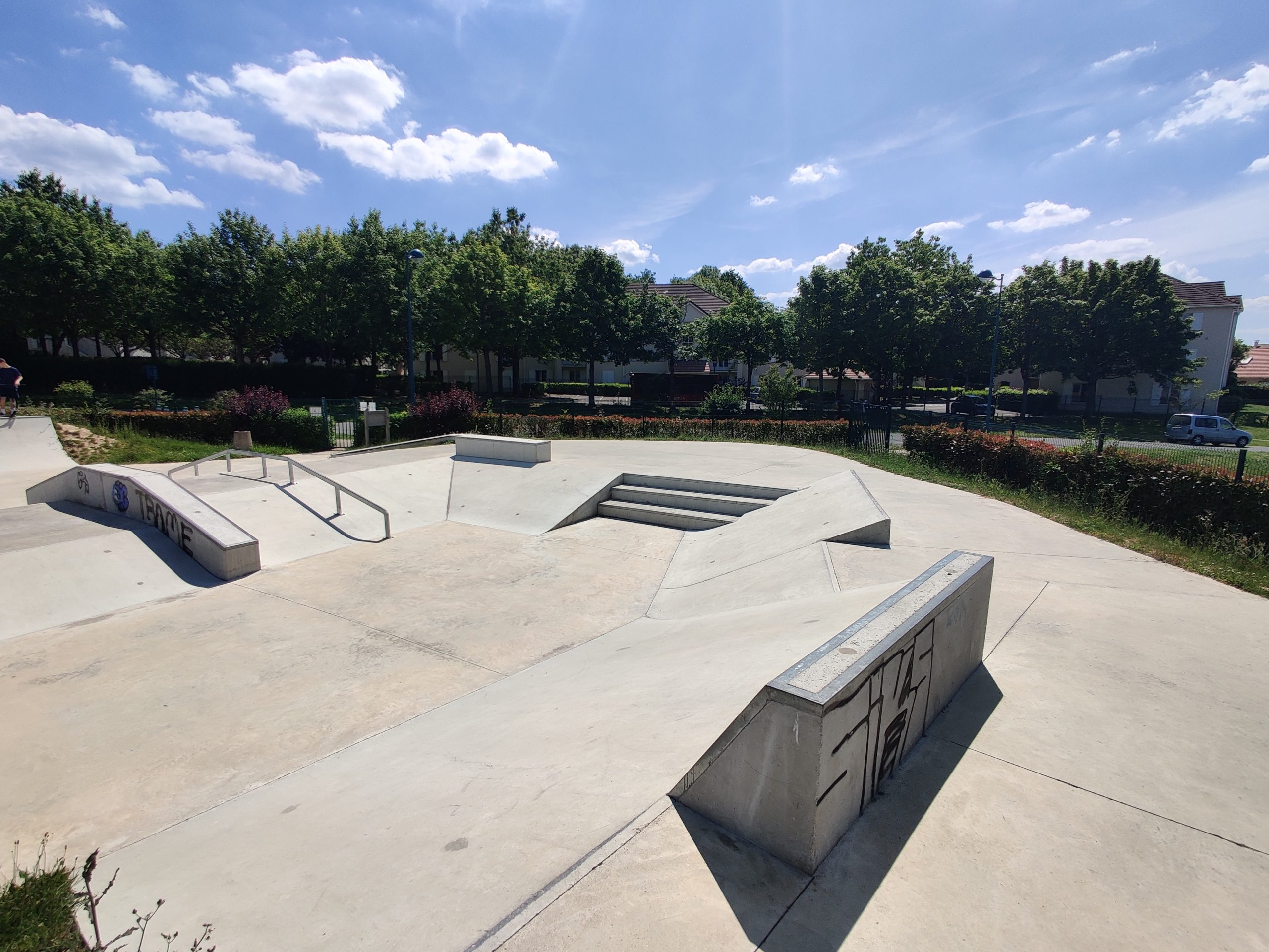 École Tabarly Skatepark Magny le Hongre Skate Spot 3/5