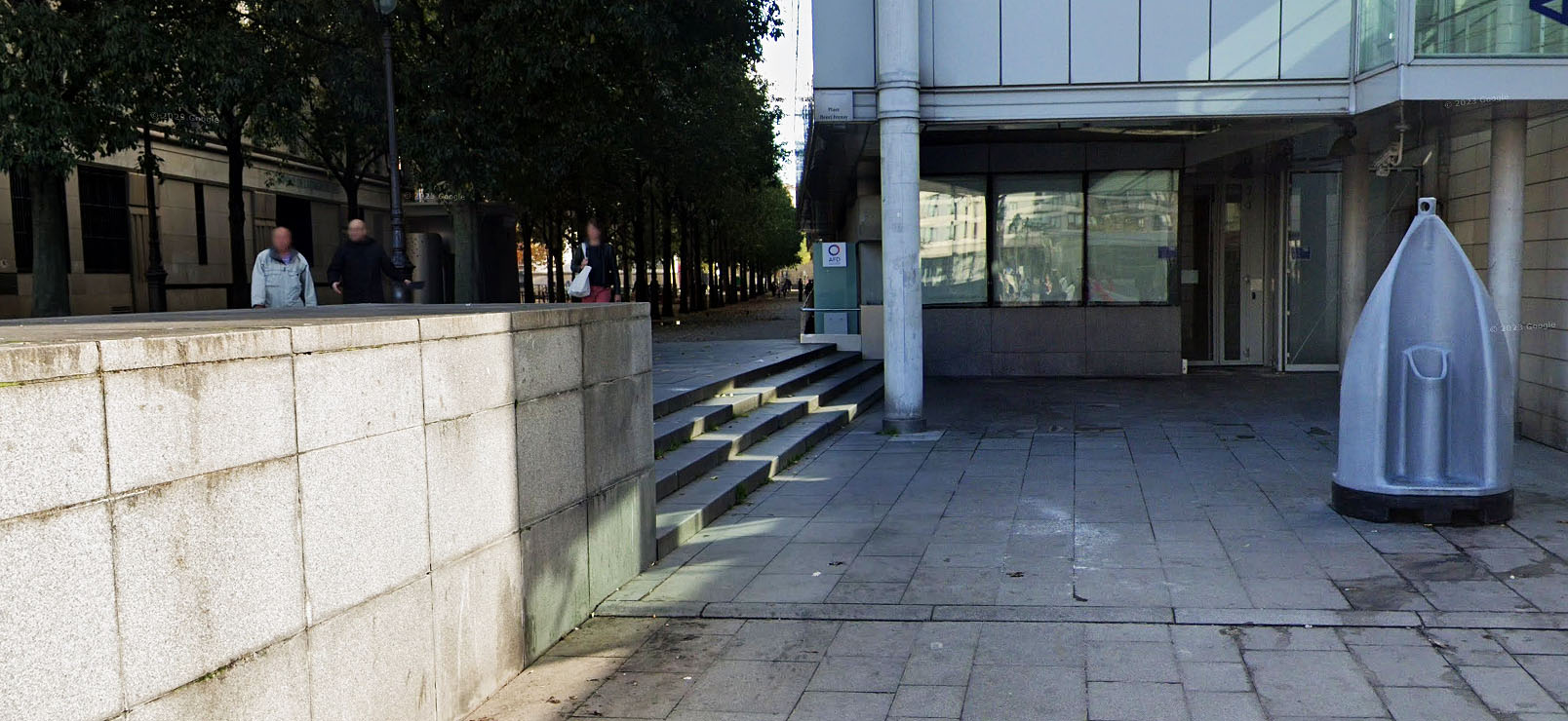 Gare de Lyon Plaza Paris Skate Spot 4/5