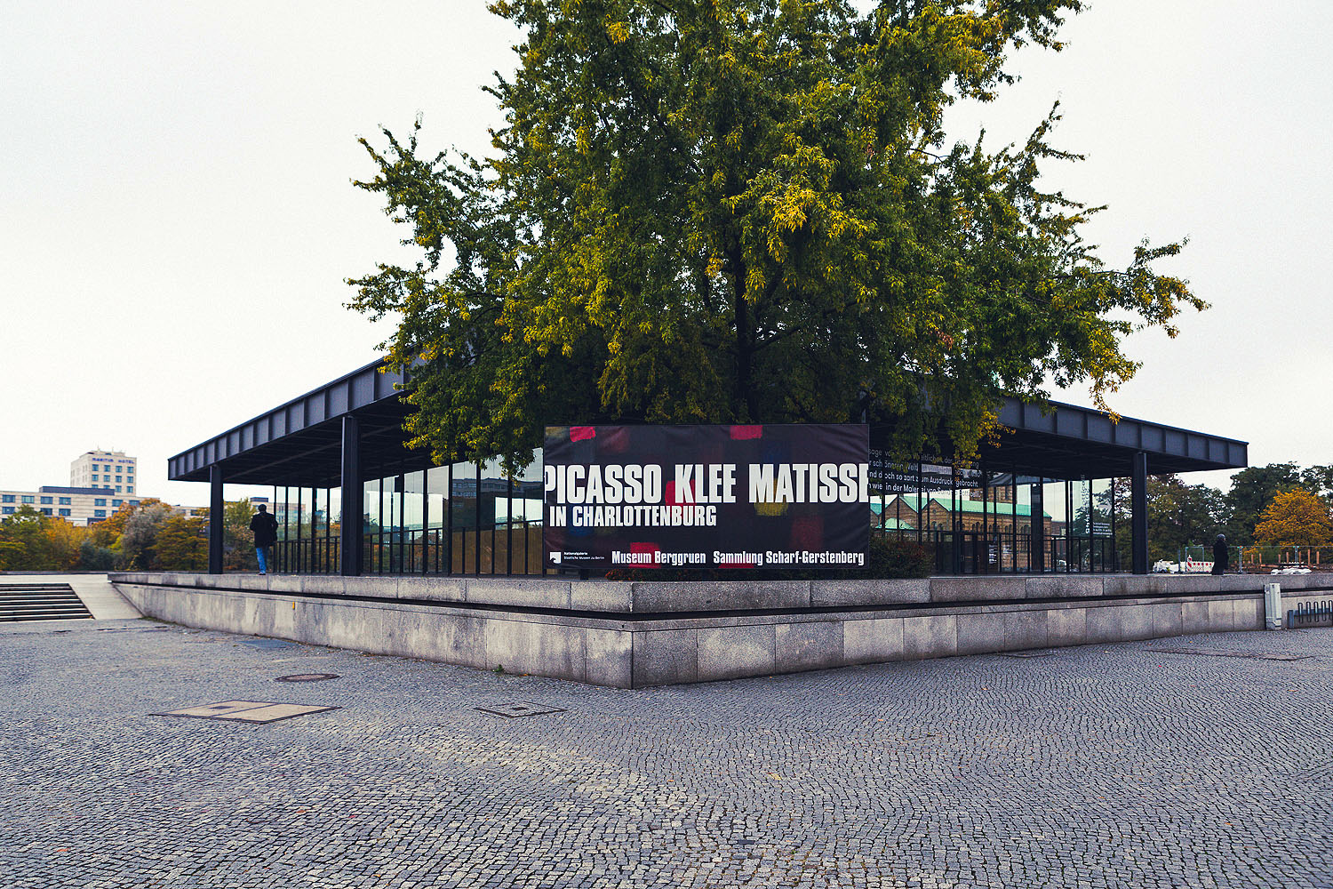 Neue Nationalgalerie Spot Street Berlin Skate Spot 4/5