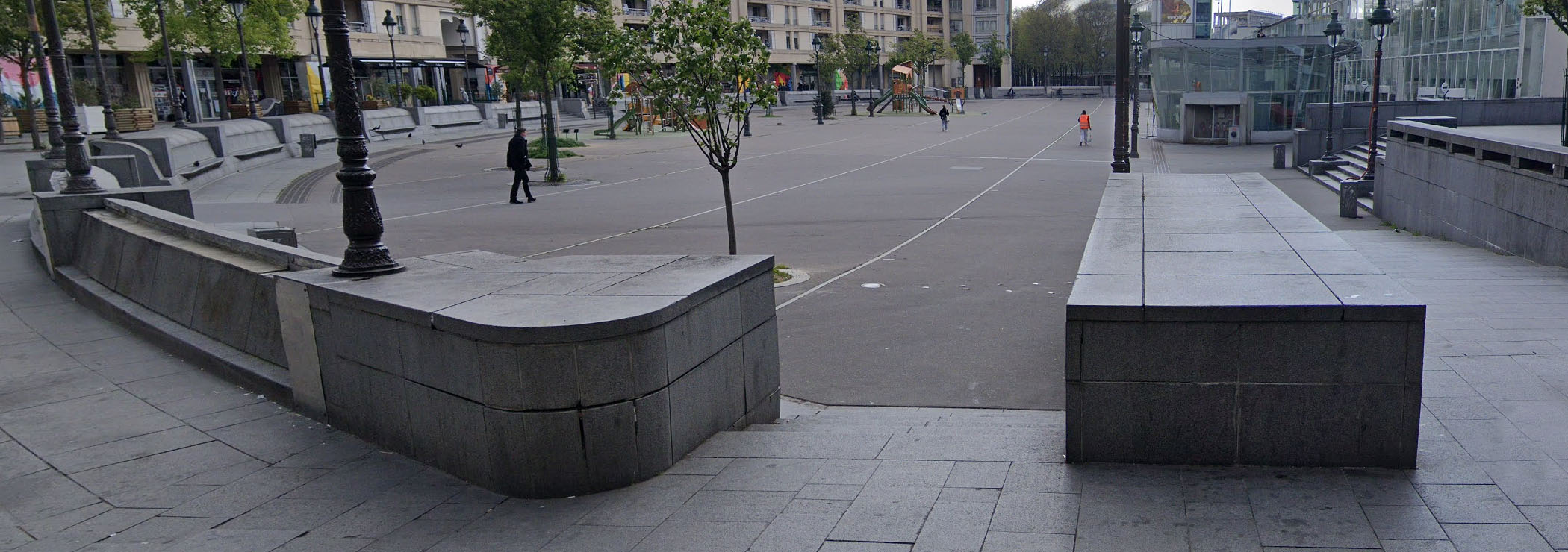 Gare de Lyon Plaza Paris Skate Spot 4/5