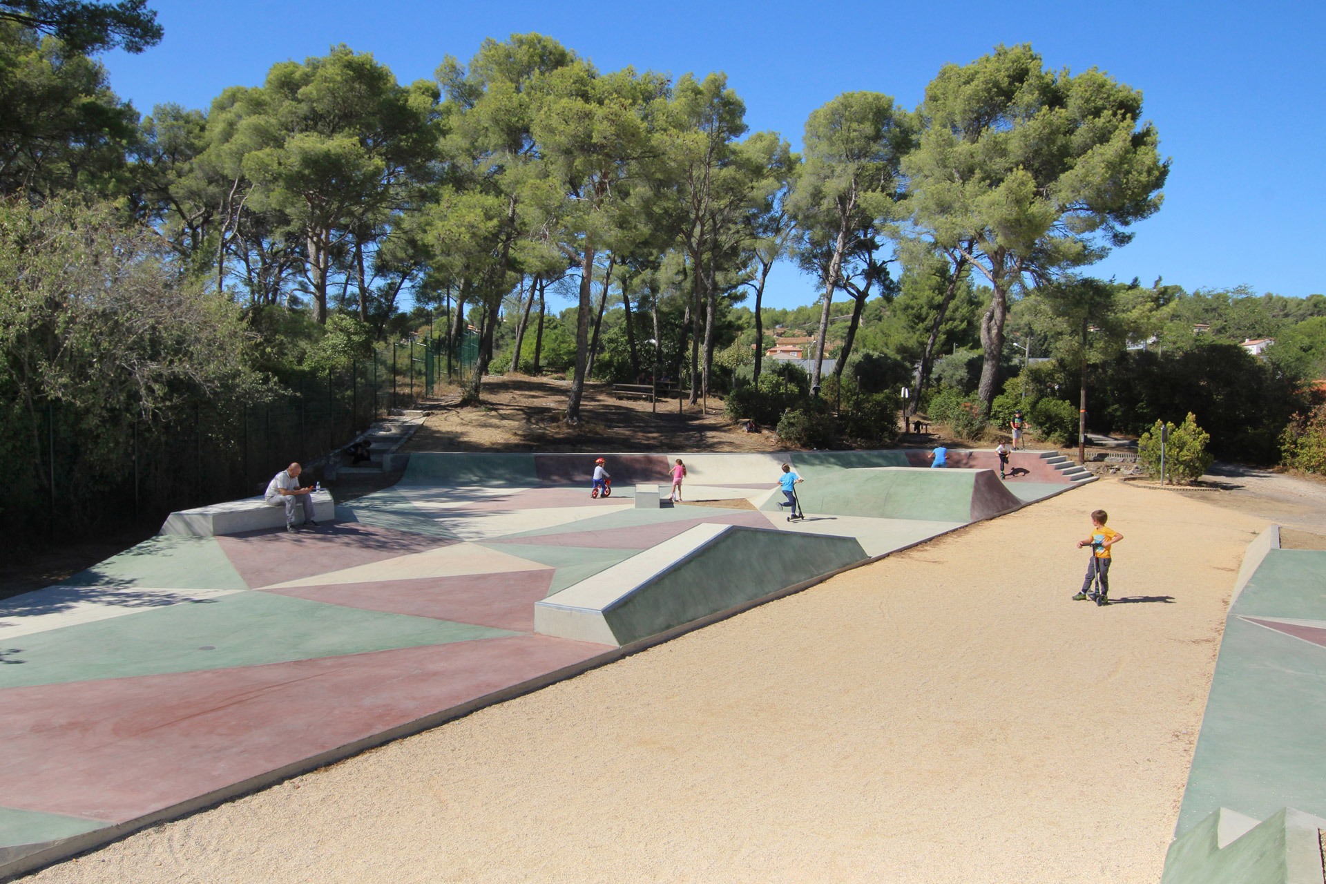 Le Grand Pavois Skatepark Septèmes les Vallons Skate Spot 3/5