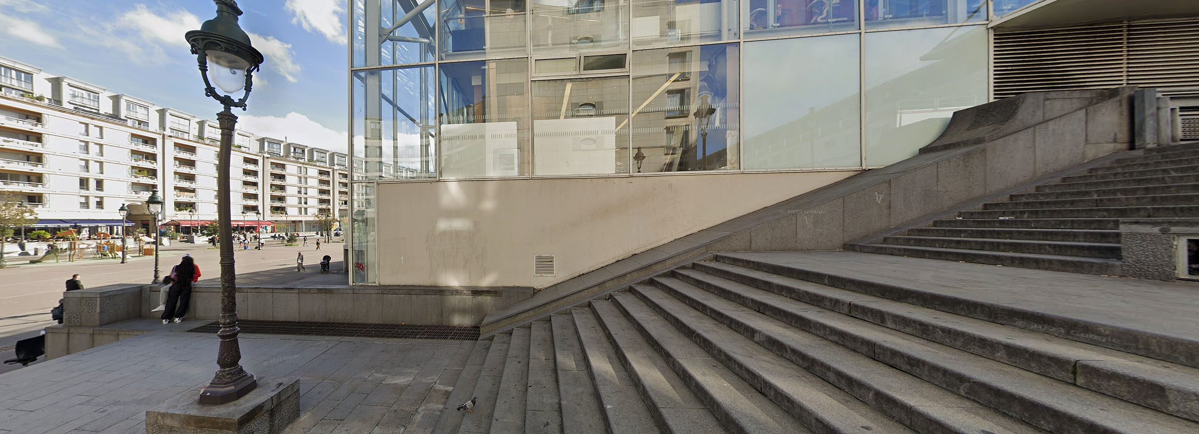 Gare de Lyon Plaza Paris Skate Spot 4/5