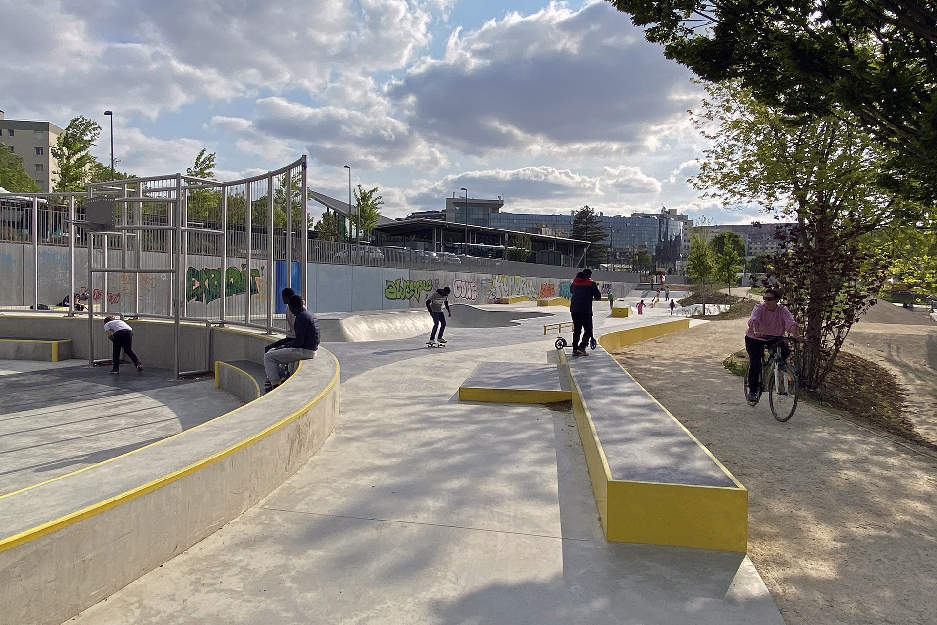 Mont d' Est Skatepark Noisy le Grand Skate Spot 4/5