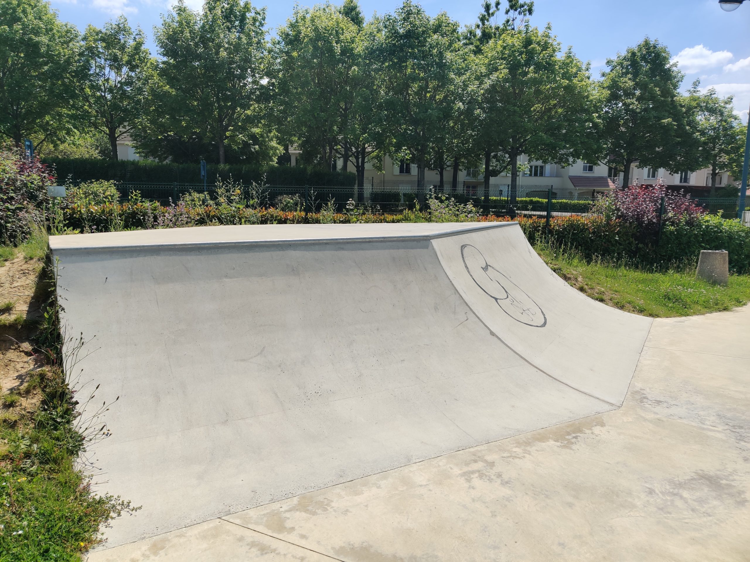 École Tabarly Skatepark Magny le Hongre Skate Spot 3/5