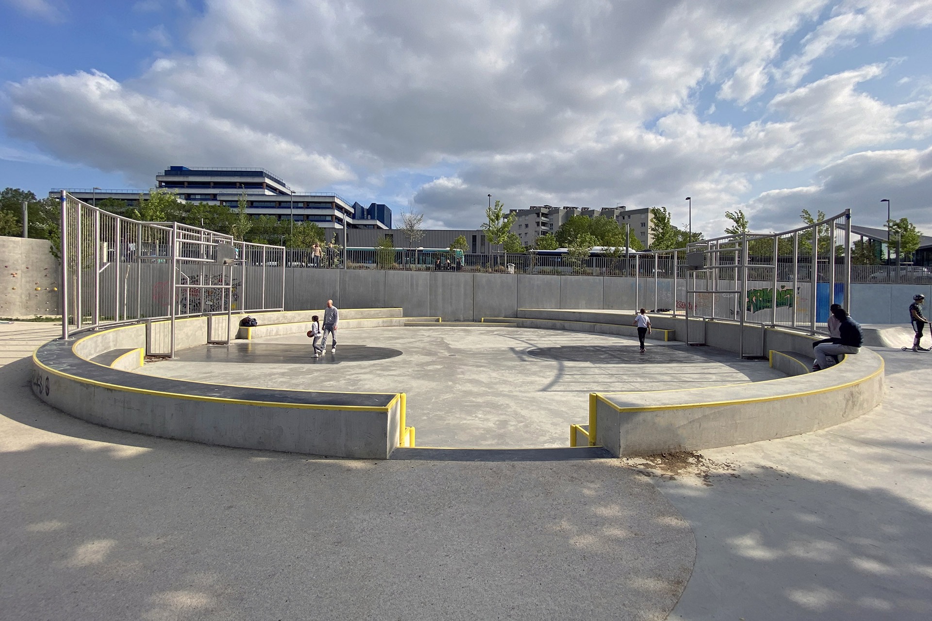 Mont d' Est Skatepark Noisy le Grand Skate Spot 4/5