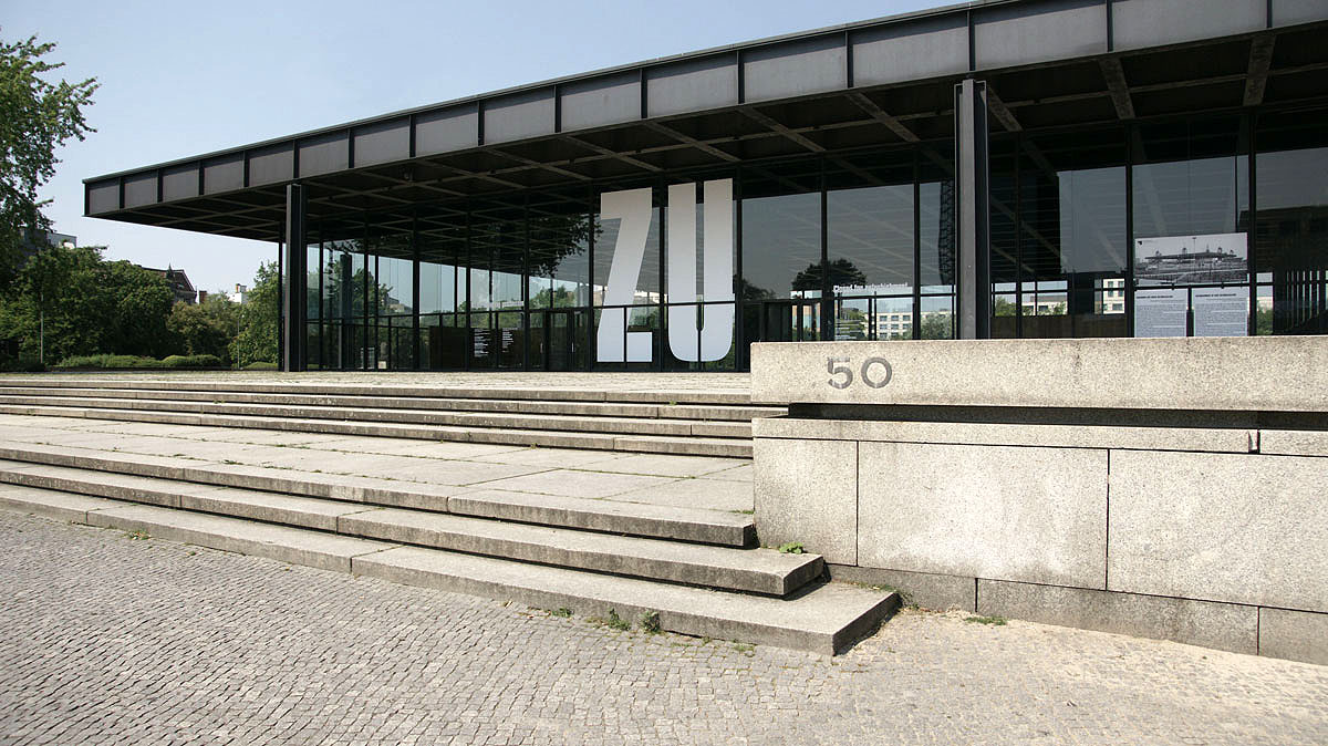 Neue Nationalgalerie Spot Street Berlin Skate Spot 4/5
